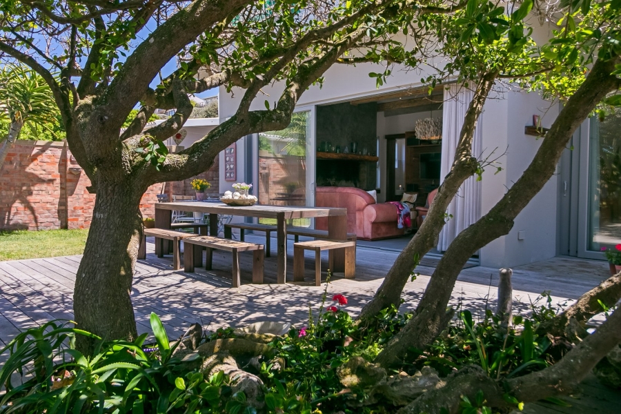 4 Bedroom Property for Sale in Buffalo Bay Western Cape